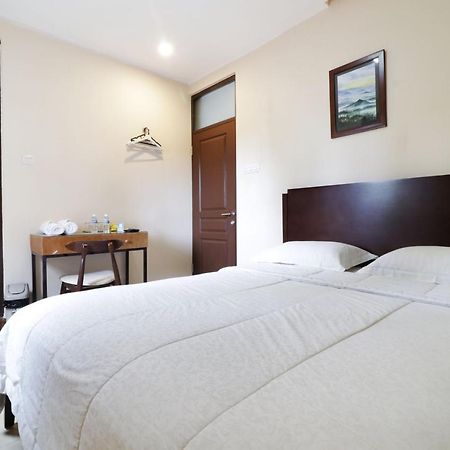 Jayagiri Guesthouse Lembang Extérieur photo