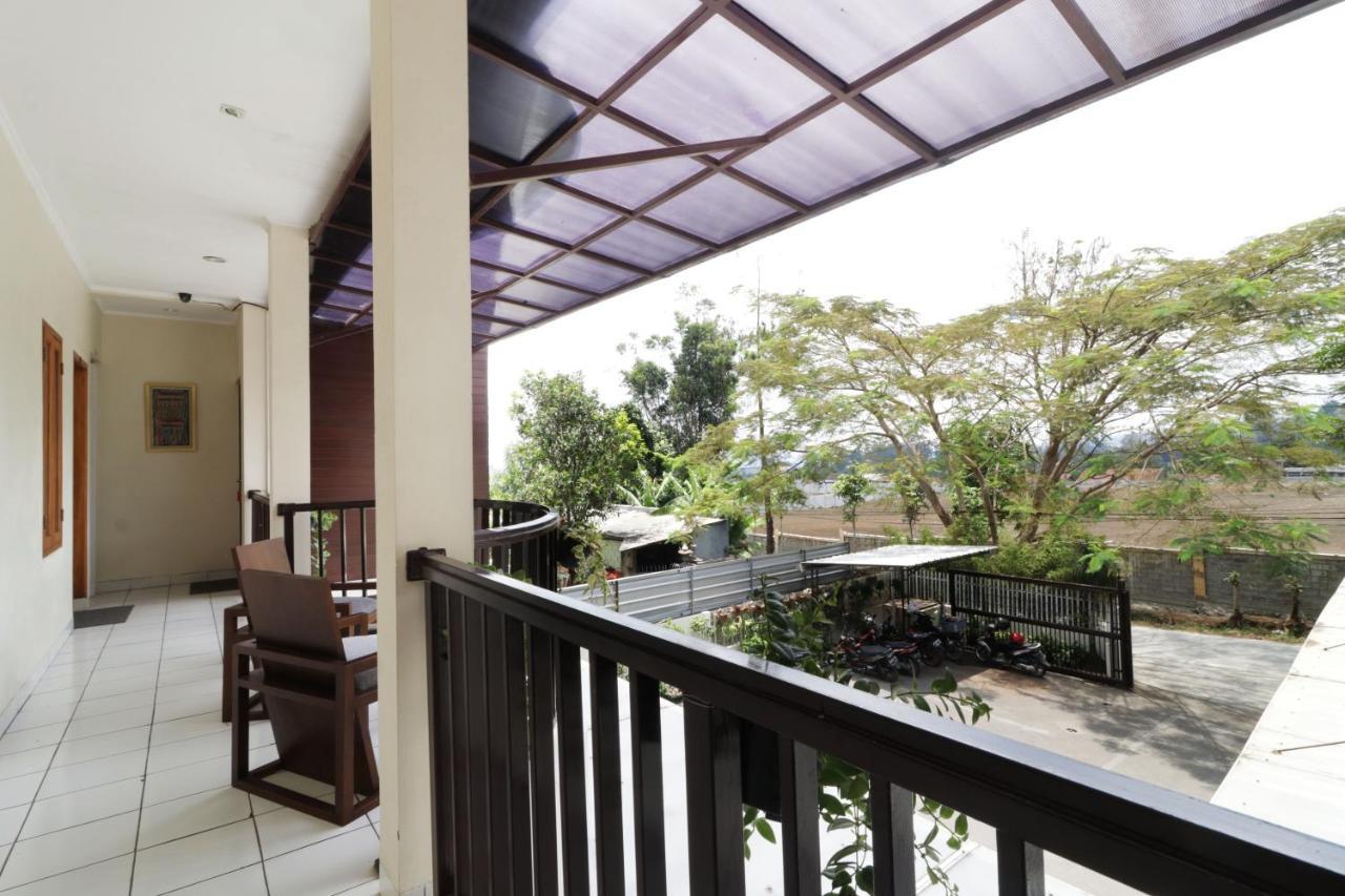 Jayagiri Guesthouse Lembang Extérieur photo